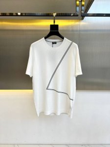 Zegna杰尼亚、2025春夏新品短袖圆领T恤，透气轻薄亲肤才是夏天短袖的首选条件！精选日本岛精横机织造的提花伊力特面料，透气顺滑不变形，可机洗不起球不起毛 Q