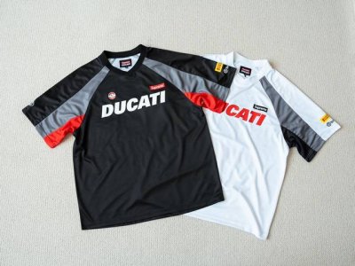 超级重磅联名 Supreme X Ducati 杜卡迪 联名Ss24 Week16 Soccer Jersey 硅胶皮质 Logo字母球衣短袖 男女同款 颜色：
