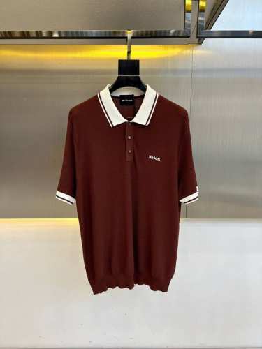 Kiton 2025春夏新款男士翻领套头短袖针织衫修身休闲T恤。聚酯纤维80%粘纤40%混纺而成，经过特殊浇洗工艺处理，手感柔软且质感大幅提升，上身舒适透气。采