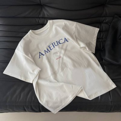 25春夏新款 日常小众 America字母印花短袖T 日常轻松的国标字母时髦感 随意一件半裙或者裤子就能轻松完成穿搭 复古做旧灰色调跟字母的配色设计都很好看 面