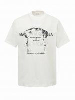Supreme X Mm6 Maison Margiela款联名款T恤短袖 作为近年来最受时下年轻群体欢迎的品牌之一，Mm6继承了根植于Maison Margi