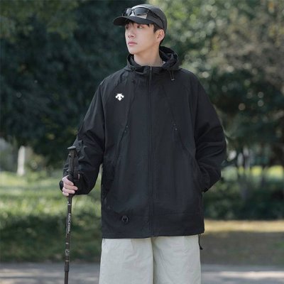 上新 Descente 迪桑特防晒衣，防晒服夹克，这款不仅仅是防晒那么肤浅 高品质面料！手感柔滑！上身效果舒适透气！！ 优质的缝纫线条！精致的做工！微螺纹收紧袖