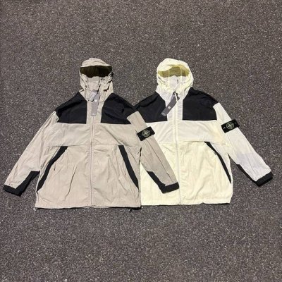 款号239 新款拼接速干防晒衣实拍图 stone Island 石头岛连帽全拉链机能户外防风防水防紫外线防晒衣外套 实拍图 面料采用高品质防风防水放紫外线 机能