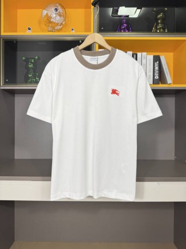 burberry巴宝莉 25Ss 拼接领战马小标刺绣短袖T恤 面料采用280克双纱纯棉面料+2X2配套螺纹，，订染颜色后整蚀毛处理， 对照原版做丝滑超柔处理，