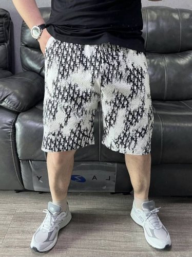 专柜新品短裤！ 人气爆款！Dior 迪奥专柜新品水墨提花泡泡纱短裤！恒隆在售千元级，款号：1012 迪奥家今年最新研发泡泡纱梭织面料！拿到手摸起来柔软细腻，面料