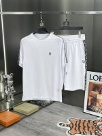 一套 Dior 25S当季新款T恤短裤套装.男女同款！品牌元素设计理念，采用原版纯棉面料，手感舒适透气.体现高品质，三标齐！上身版型超赞。码数：M-3Xl 17