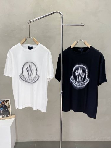 Moncler蒙口独家专供新款原单男士休闲短袖 高端定制 高端版本 时尚百搭爆款进口面料 手感超柔软细腻 穿着亲肤舒适 高端精品 代工厂p精细做工 上身非常赞