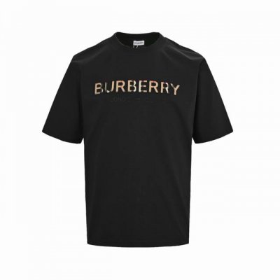 burberry 巴宝莉 格纹字母短袖 经典标志字母Logo 印花+刺绣 简约百搭，宽松大版型，质感满满 .可男可女的经典款，基础百搭不失时尚魅力 绝对是今夏的