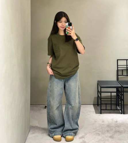 罗意威 Loew* Tee 设计简约大气 胸前绣花贴布口袋 面料柔软舒适 亲肤透气 手感细腻 版型也是刚刚好 不会过紧或在过于松垮！ 码数：S，M，L，Xl