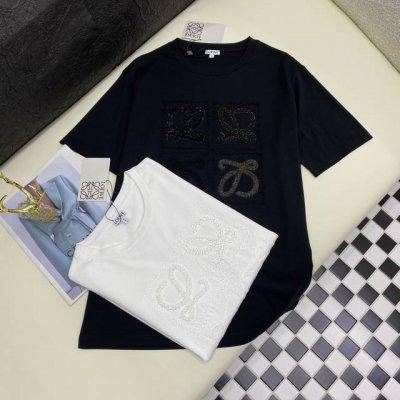 实拍 Loe 春夏新款圆领T恤；采用棉面料质感柔软细腻；定制洗水麦辅料齐。版型宽松上身效果舒适好看！ 碼数 S-M-L