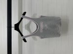 上新原单高端品质 Miumi*2025春夏最新系列！花边针织背心！定制羊毛针织材质 质感高级 光泽舒适 针织背心剪裁 通体利用钩针肌理交织 勾勒出波浪花纹图案