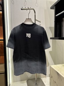 aw 亚历山大Wang四字母Logo印花图案 通过经典字母印花Logo 版心宽松 小个子可以直接下半生失踪 面料采用32支双纱 100棉 经过洗水 缩水达250