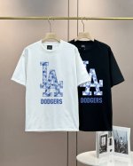 Mlb男女同款情侣基础休闲T恤圆领短袖简约百搭款 作为Mlb家备受潮人喜爱的百搭单品精梳棉面料 舒适透气有型 基础百搭版型 不挑身材年龄 新款配色超级美腻 上身