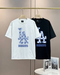 Mlb男女同款情侣基础休闲T恤圆领短袖简约百搭款 作为Mlb家备受潮人喜爱的百搭单品精梳棉面料 舒适透气有型 基础百搭版型 不挑身材年龄 新款配色超级美腻 上身