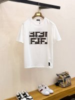 Ss芬家纯棉最新面料 最高版本 胸前Fendi叠加重工刺绣经典标识图案Logo时尚简约潮流短袖，最顶级的品质专柜原单短袖，顶级制作工艺进口面料，专柜款独特设计，