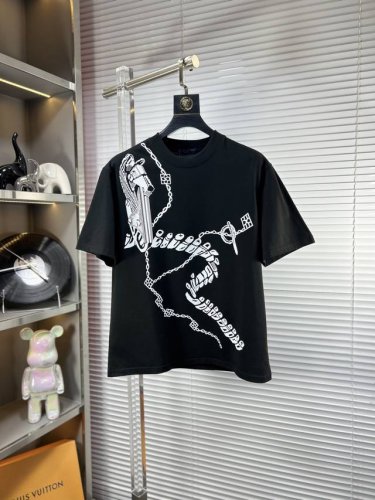 lv*路易 Ss25早春新款短袖T恤，冰潮棉系列越洗越柔软 官W1-1克重260 高版本 顶级图案Logo，帅气时尚，简约百搭款。不仅挺括，保持潮流的廓形，又穿