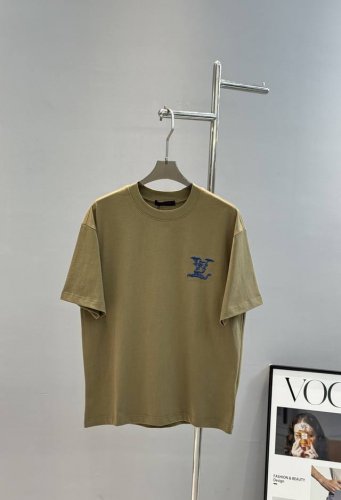 驴牌*25S新款潮牌T恤.男女同款～重工刺绣款推荐！260G纯棉面料.上身也是非常的舒适.胸口部位立体3D绣花工艺.品牌字母直击主题.后背搭配经典云朵花型Lv.