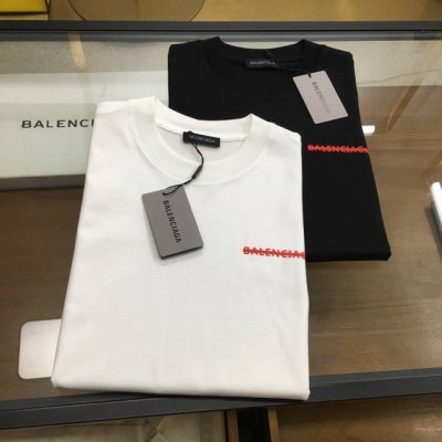 新品 Blca... 2025春夏首发专柜最新款短袖圆领T恤 高端订制 设计前卫时尚！品牌Logo重工艺设计 高端定制丝光云朵棉面料.手感柔软.穿着舒适.专柜级