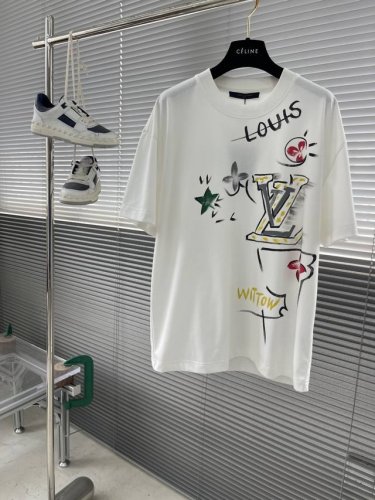 25Ss夏季新款手绘短袖T恤！ 每一件都是纯手工画制而成.独特的Logo 个性艺术系列全网独家首发 百搭款细节处理完美240克纯棉面料十分精致 原版面料 网红明