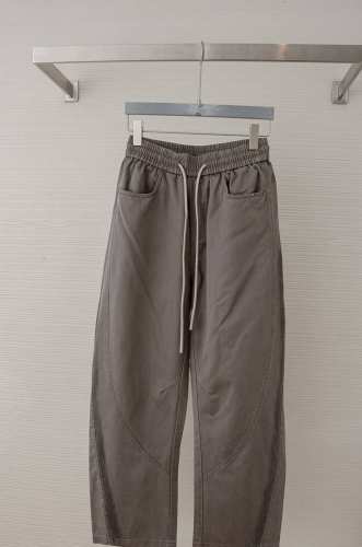 new# Bale* Ciaga 巴*世家 2025Ss 春夏新品 工装风大口袋宽松裤脚休闲裤#选用进口腰头松紧，耐洗耐用不易变形。抽绳方便调节裤腰。 面料选用
