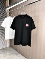 Bal巴黎 2025春夏新款圆领短袖 成衣洗水磨破细效果网点龟裂印花 细节满满 采用高克重320克双纱精梳棉面料 微宽松版型 面料手感柔软厚实 男女同款 颜色：