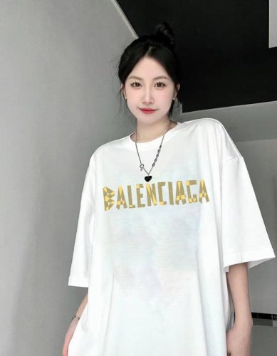 Balenciaga巴黎世家胶带圆领短袖半袖T恤 面料采用260克纯棉双纱食毛面料 双线二本针压线 久洗不变形 原版定制三标 高端进口印花 随意水洗 情侣可穿