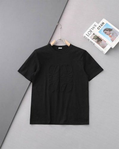 高品质 Loewe 罗意威3D暗纹压花立体浮雕新款T桖！ 25Ss春夏新品，正面胸前标志性图案暗纹压花， 采用32支260克双纱纯棉原版面料，经磨毛处理更丝滑亲