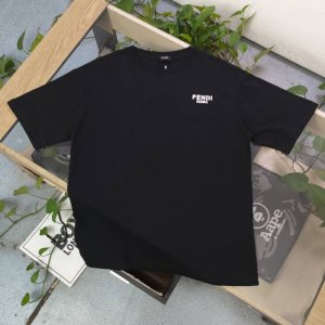 特价 黑色Xs6 M2 款号：Qyfd02 高版本 新款Fendi芬迪简约3D字母Logo印花休闲情侣宽松短袖T恤，独一无二的活性环保面料染色，32支双纱精梳纯