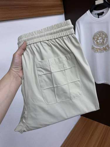 缪缪 2025春夏季新款，最新休闲裤。原版裤型上身休闲百搭、随性慵懒范，高级定制速干面料，订制工艺 舒适感爆棚。高端大气，夏天的味道有没有，首选 M-3Xl