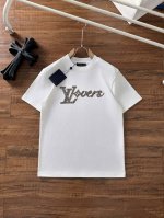lv 2025夏装新款男女同款短袖T恤，！定制专属纯棉面料，定制原版工艺螺纹，胸前重工字母Logo工艺设计！简约大方，从容百搭，档次极高，完美融入时尚还有风情感