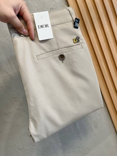 Dior 迪奥 新款来袭2620春夏新款新品 专柜有售 实体店极品休闲裤专柜原版1:1好货，适合各个年龄段。市场最高版本的欧洲进口面料。舒适柔软亲肤，上身效果超