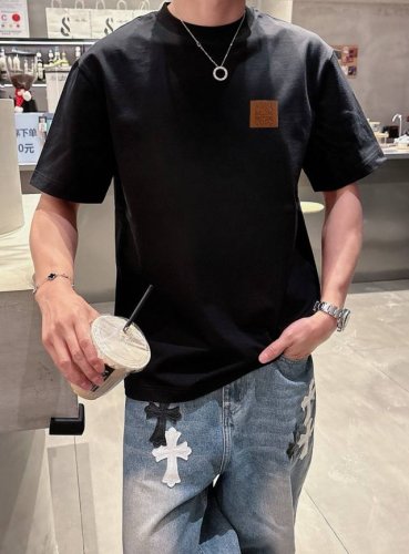 loewe罗意威 25Ss新款经典印花短袖，明星穿搭款，采用双纱纯棉280G，印花工艺，面料颜色定制定染，不缩水不退色。手感舒服，质感超强潮男潮女必备经典落肩阔