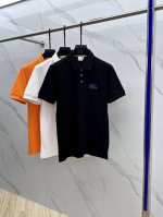 burberry*巴宝莉 2025春夏新款男士标识短袖Polo衫，延续经典商务休闲翻领Polo恤.该款Polo衫采用丝光双面棉质珠地面料制成，隽永设计可跨越时尚
