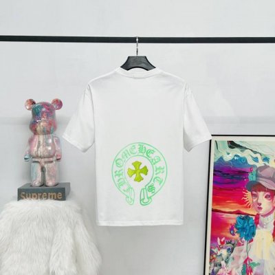 款号 K02 原版原标 新款Ch马蹄圈后背印花轻奢短袖T恤男Ins休闲百搭十字架男款 采用250克双纱纯棉面料 .高克重 1 1版型 官网同步黑白两色S-Xl