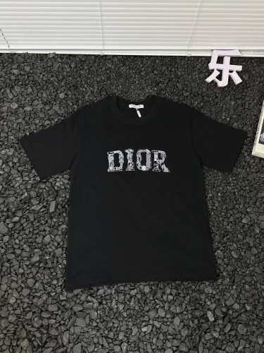 迪奥Dior 男女同款户外运动吸汗透气宽松休闲纯色简约时尚百搭胸前创意齿轮组成印花品牌Logo短袖T恤 - 衣橱里的 时尚万能钥匙 来了 Dior齿轮印花T恤以