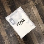 货上新 Fendi25Ss情侣款休闲商务polo衫 采用客供进口高克重40支珠地面料面料柔软顺滑 上身舒适，透气性非常好，臻品级！ 定织织带串标Logo完美演绎