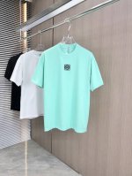 D Loewe 罗意威 2025春夏新款 圆领短袖 胸前立体绣花 后幅贴皮刺绣Logo 采用高克重320克双纱精梳棉面料 微宽松版型 面料手感柔软厚实 男女同款