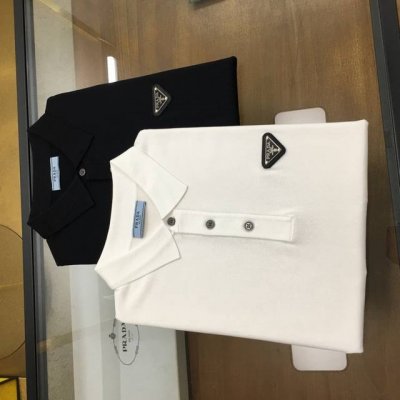 新品上市 prad...... 25Fw新品发售商务休闲男士短袖polo衫，重磅推荐，高级成衣，专柜同步 时尚圆领短袖翻领T恤，采用进口棉加竹纤维伊利特面料，行