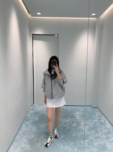 外套 Dio* 25Ss早春新款 老花夹克外套丨原版开发 高版出品 这款连帽夹克饰以金色 Oblique 提花 回溯 D*Or 于 1967 年推出的经典图案Y