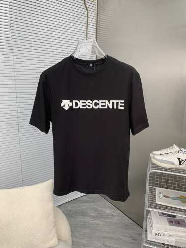 Descente迪桑特 2025Ss春夏最新款短袖T恤出货啦！！ 2025新款T恤 高版本专用面料 高克重纯棉丝光面料 上身舒适不失挺阔 针脚刺绣工艺、数字印花