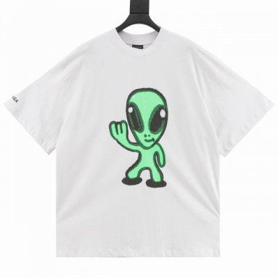 balenciaga 巴黎世家 新款溶解笑脸外星人短袖 直喷印花短袖T恤此款采用16支单精梳紧密纺纱 做洗后280克加密平纹布 字母和Logo都是刺绣 对版对色