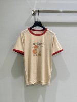 25Ss春夏新款上新！农场宝宝拼色螺纹T恤，浅色与红绿拼色撞边，复古时尚，农场宝宝印花图案是本季的火爆元素 不易撞款 又好看又好穿！现货供应白色 咖色Sml