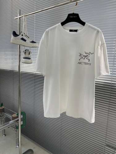 arcteryx始祖鸟 2025夏季Aw新品，时尚休闲圆领短袖T恤，专柜同步有售，原单狠货，进口原版面料，工艺极度复杂，视觉相当雅致时髦，高贵而优雅，从主体面料