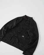 clot×Nbhd联名丝绸新中式唐装 定织提花绸缎面料 中等偏薄 夏季也非常合适 袖子白色内衬 手工盘扣 全套辅料细节原版一致 上身老钱风十足 黑色单色入 S-