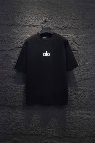 款号:C045 Alo家 专供直播改标款 重磅300克重 百分百棉 做旧手工磨破工艺 采用立体厚版胶印花搭配手工缝制皮标 颜色:白色 黑色 尺码:S M L X