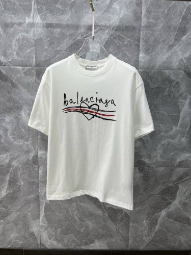 balenciaga巴黎世家 2025Ss春夏高品质情侣款短袖T恤，甄选260克古驰双纱潮牌棉，工艺品级别，辅料顶真，车线做工符合精品要求，超级好搭配，落肩款，