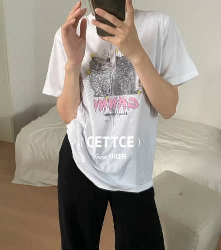 顶级品质 Ganni 新款元气可爱猫猫卡通字母印花短袖T恤 顶级复刻，Ins海外超级大爆款，俩只猫猫图案真的太治愈了，小姐姐闺蜜出街搭配必备一件！ 定织原版23