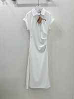 Miumi* 25新款polo领长裙！polo领褶皱连衣裙 polo领口经典耐看不过时 上身洋溢青春活泼 腰间掐皱设计 恰到好处的开叉裙长 刚好遮住腿部肉肉 上