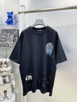 ch 克罗心 高克重 2025夏季新款手绘涂鸦马蹄梵文泼墨印花Logo最新品短袖 Dd 专柜同步有售，原单狠货，时尚进口原版科技面料，上身舒适透气，原版定制五金