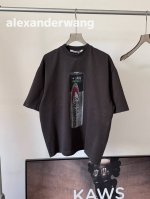 Alexander Wang亚历山大王 Ss25 电池图案水洗烫钻圆领套头短袖T恤宽松版型男女同款 时尚潮人看过来！这件Alexander Wang短袖T恤，以